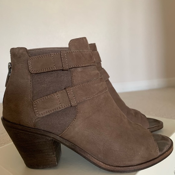 Eileen Fisher Brown Suede Peep Toe Heeled Booties - S 6.5 - Picture 5 of 6